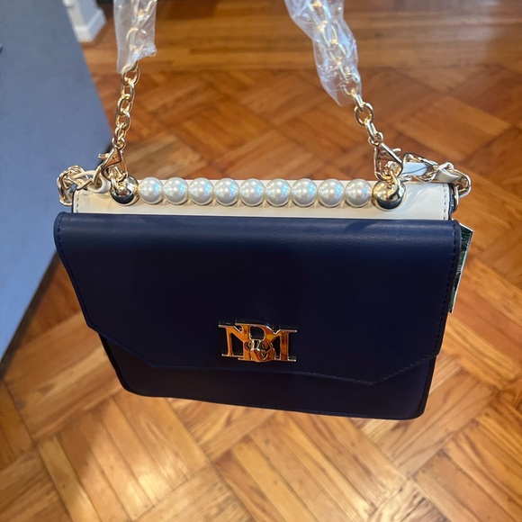 It’s a mostly  bags show Midrange lovely purses! - Picture 8 of 8